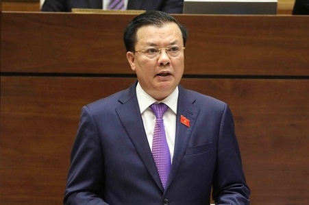 Bộ trưởng Bộ Tài chính Đinh Tiến Dũng làm rõ nhiều vấn đề đại biểu Quốc hội quan tâm. Nguồn: internet