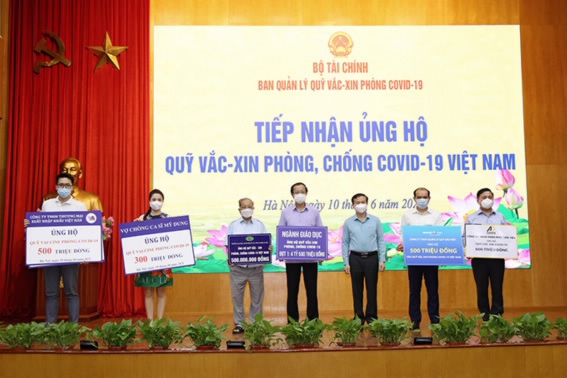 Lễ tiếp nhận ủng hộ Quỹ Vắc xin phòng, chống COVID-19 Việt Nam (ngày 10/6/2021).