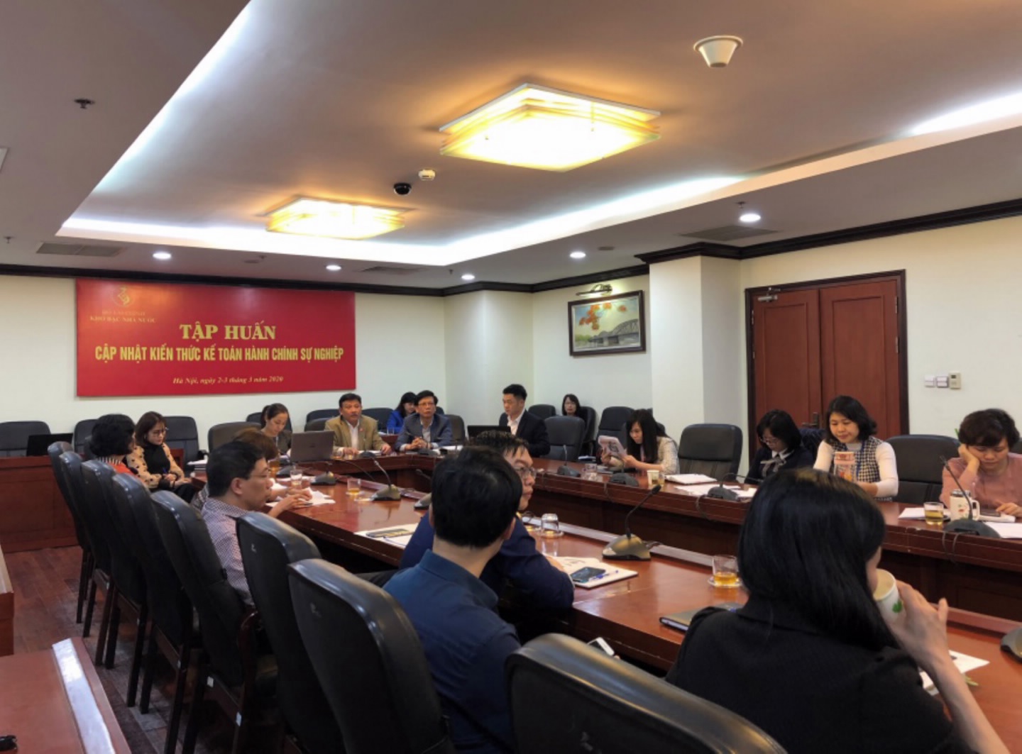 Toàn cảnh lớp tập huấn trực tuyến Bồi dưỡng cập nhật kiến thức kế toán hành chính, sự nghiệp tại điểm cầu Kho bạc Nhà nước