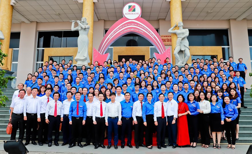Đoàn viên thanh niên là lực lượng nòng cốt quan trọng trong công cuộc chuyển đổi ngân hàng số của Agribank.