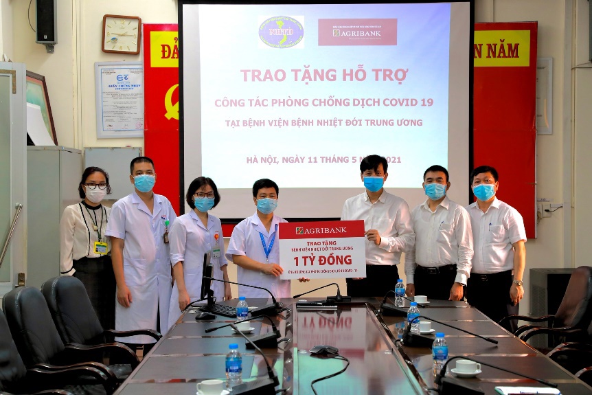 Agribank ủng hộ 25 tỷ đồng hỗ trợ mua vắc xin phòng dịch bệnh Covid-19 - Ảnh 2