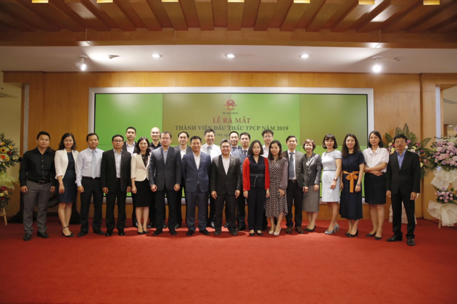 Lễ ra mắt 15 nhà tạo lập thị trường công cụ nợ của Chính phủ năm 2019