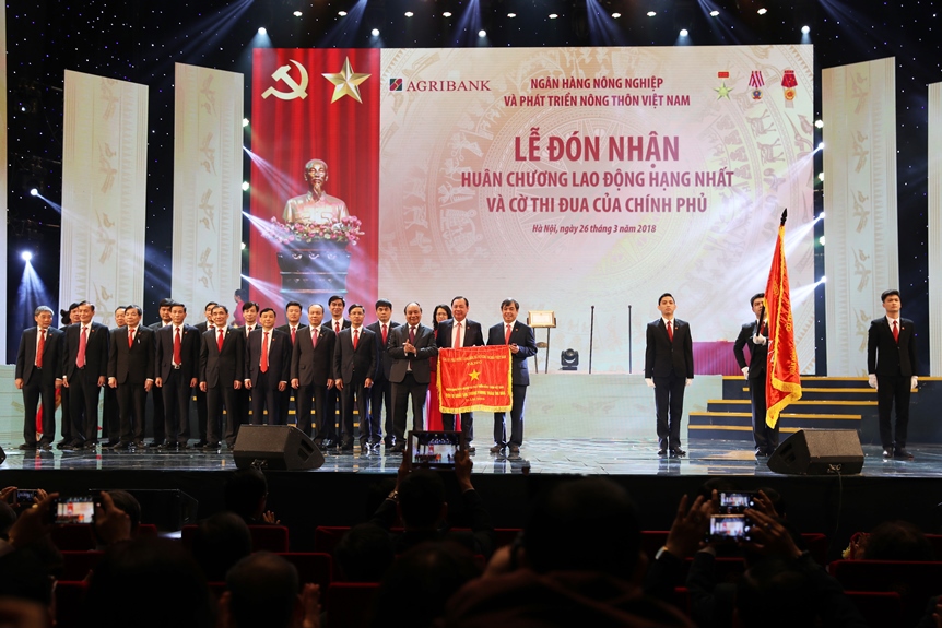 Agribank đón nhận Huân chương lao động hạng Nhất và Cờ thi đua của Chính phủ (ngày 26/3/2018)