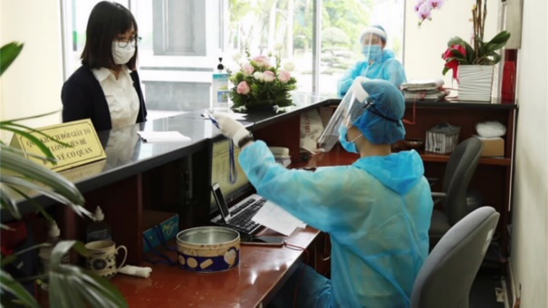 KBNN tiếp tục thực hiện nghiêm quy định làm việc giãn cách, đảm bảo công tác phòng, chống dịch COVID-19. Nguồn: KBNN