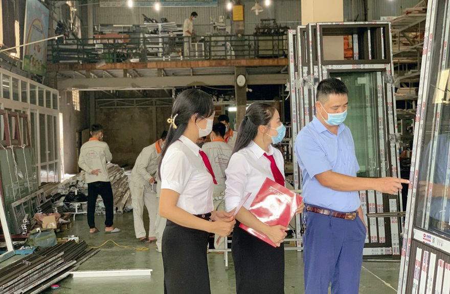 Tính cả năm 2020 và hết 9 tháng đầu năm 2021, Agribank đồng loạt triển khai nhiều chương trình tín dụng với lãi suất ưu đãi, hỗ trợ doanh nghiệp bị tác động bởi dịch bệnh COVID-19.