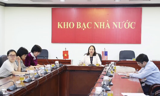 Bà Đặng Thị Thủy - Phó Tổng Giám đốc KBNN Việt Nam chủ trì hội nghị tại điểm cầu KBNN Trung ương.