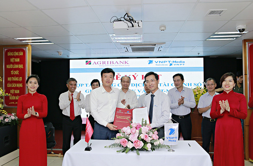 Đại diện Agribank và VNPT Media ký kết Thoả thuận hợp tác