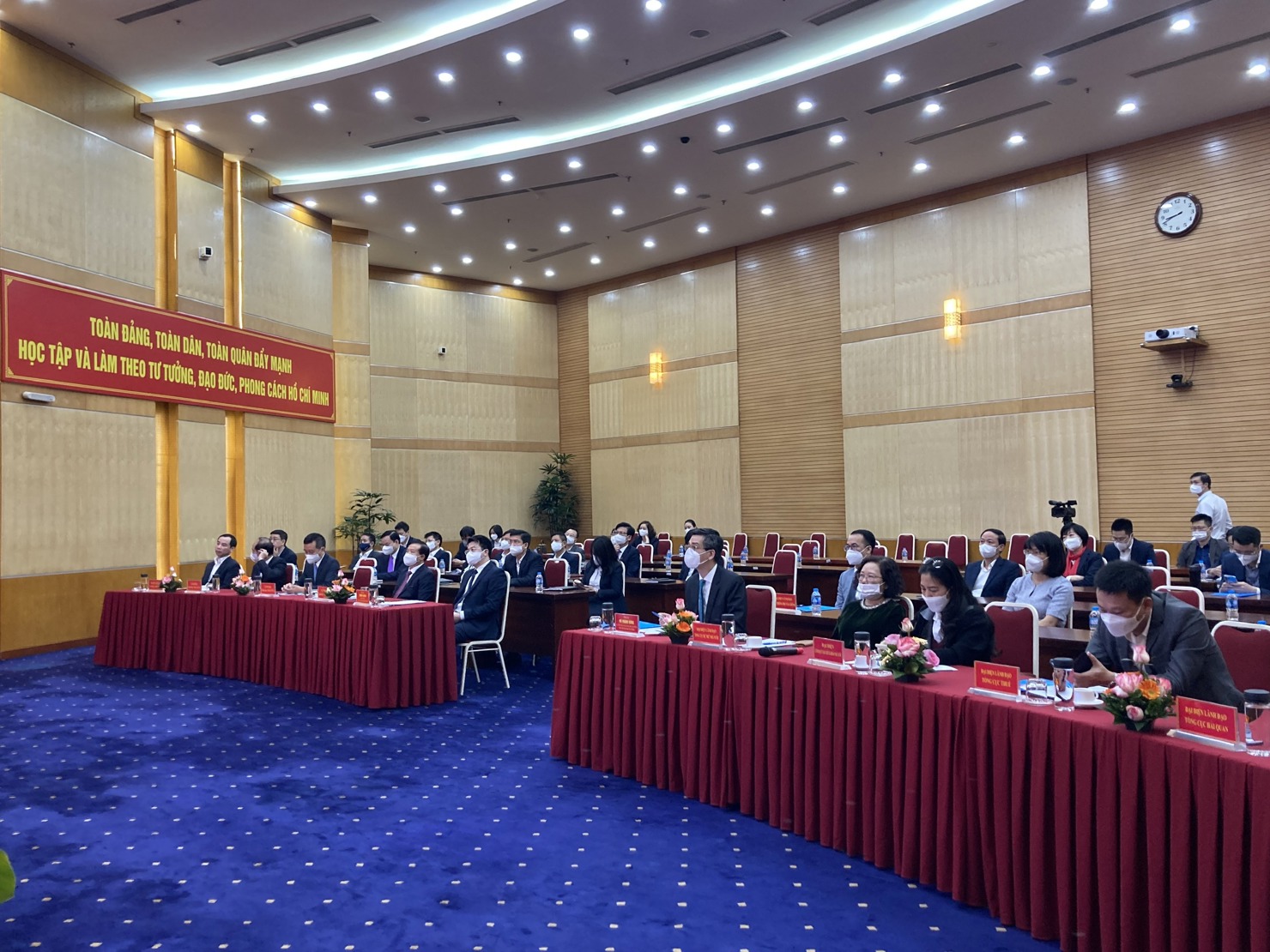 Các đại biểu tham dự Hội nghị tại điểm cầu Kho bạc Nhà nước Trung ương.