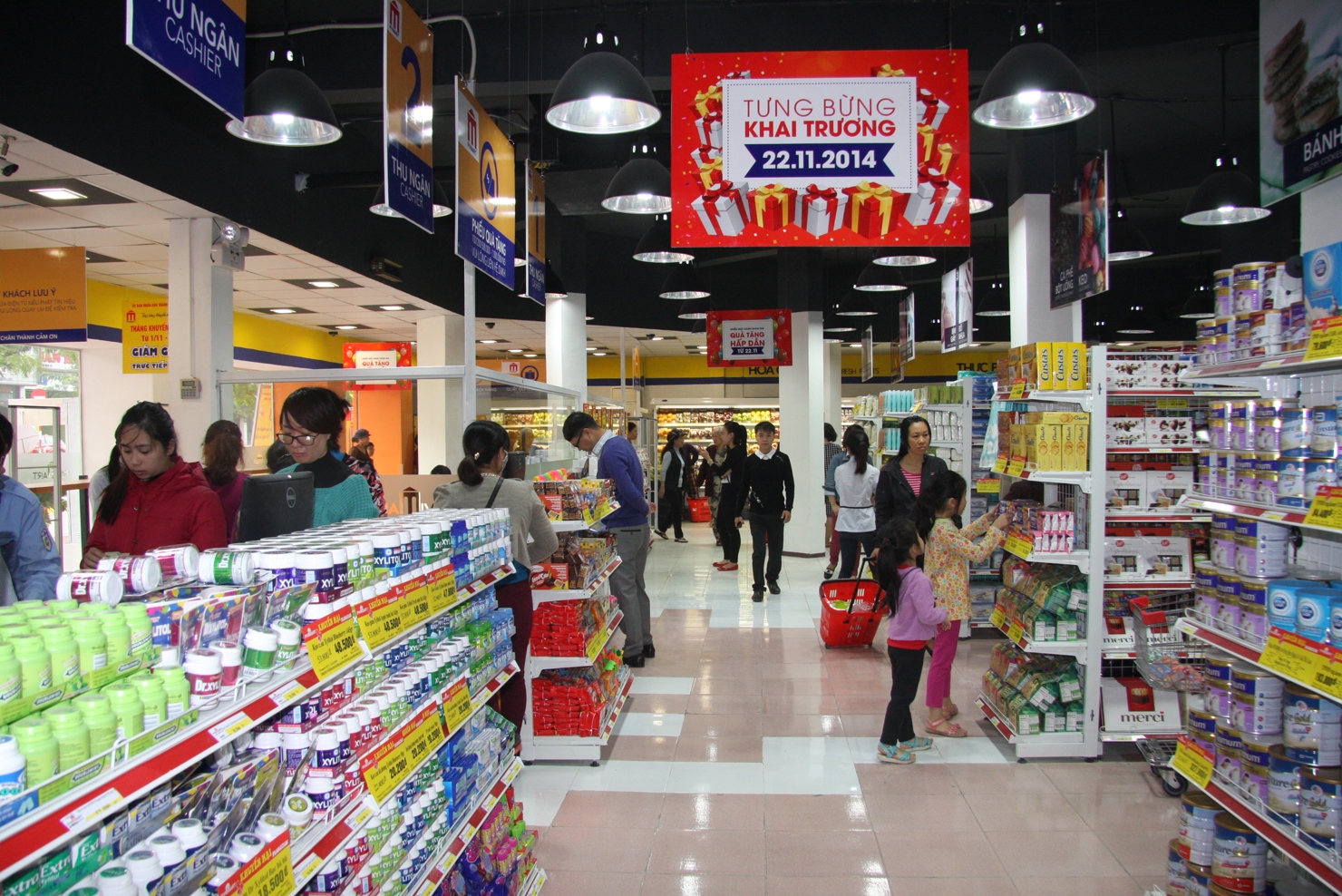 Fivimart Nguyễn Văn Cừ có diện tích gần 800m2 với khoảng 10.000 mặt hàng thực phẩm và phi thực phẩm chất lượng cao. Nguồn: Fivimart.