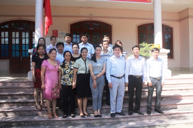 Lãnh đạo Tổng cục Dự trữ Nhà nước, cùng đại diện Văn phòng Chính phủ, đại diện Vụ Ngân sách, Bộ Tài chính chụp ảnh lưu niệm với các cán bộ của Cục DTNN khu vực Cửu Long