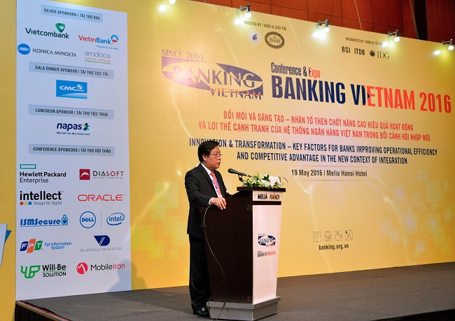 PGS.TS Nguyễn Kim Anh - Phó Thống đốc NHNN, Chủ tịch Hội đồng Khoa học và Công nghệ ngành Ngân hàng phát biểu tại lễ khai mạc.