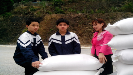 Việc hỗ trợ trực tiếp bằng nguồn gạo DTQG đã góp phần giảm bớt khó khăn cho học sinh vùng đặc biệt khó khăn.