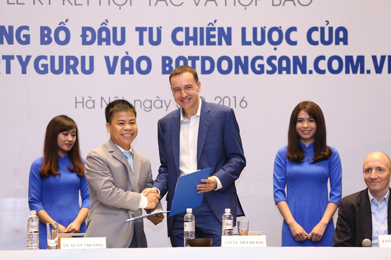 PropertyGuru vào Batdongsan.com.vn ký kết hợp tác đầu tư ngày 3/10.