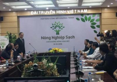Phát biểu tại buổi họp báo, đ/c Nguyễn Thiện Nhân - Ủy viên Bộ Chính trị, Chủ tịch Ủy ban TƯ Mặt trận Tổ quốc Việt Nam cho rằng, việc khởi động chương trình "Nông nghiệp sạch" khẳng định quyết tâm đưa nền nông nghiệp Việt Nam hướng tới nông nghiệp sạch Vi