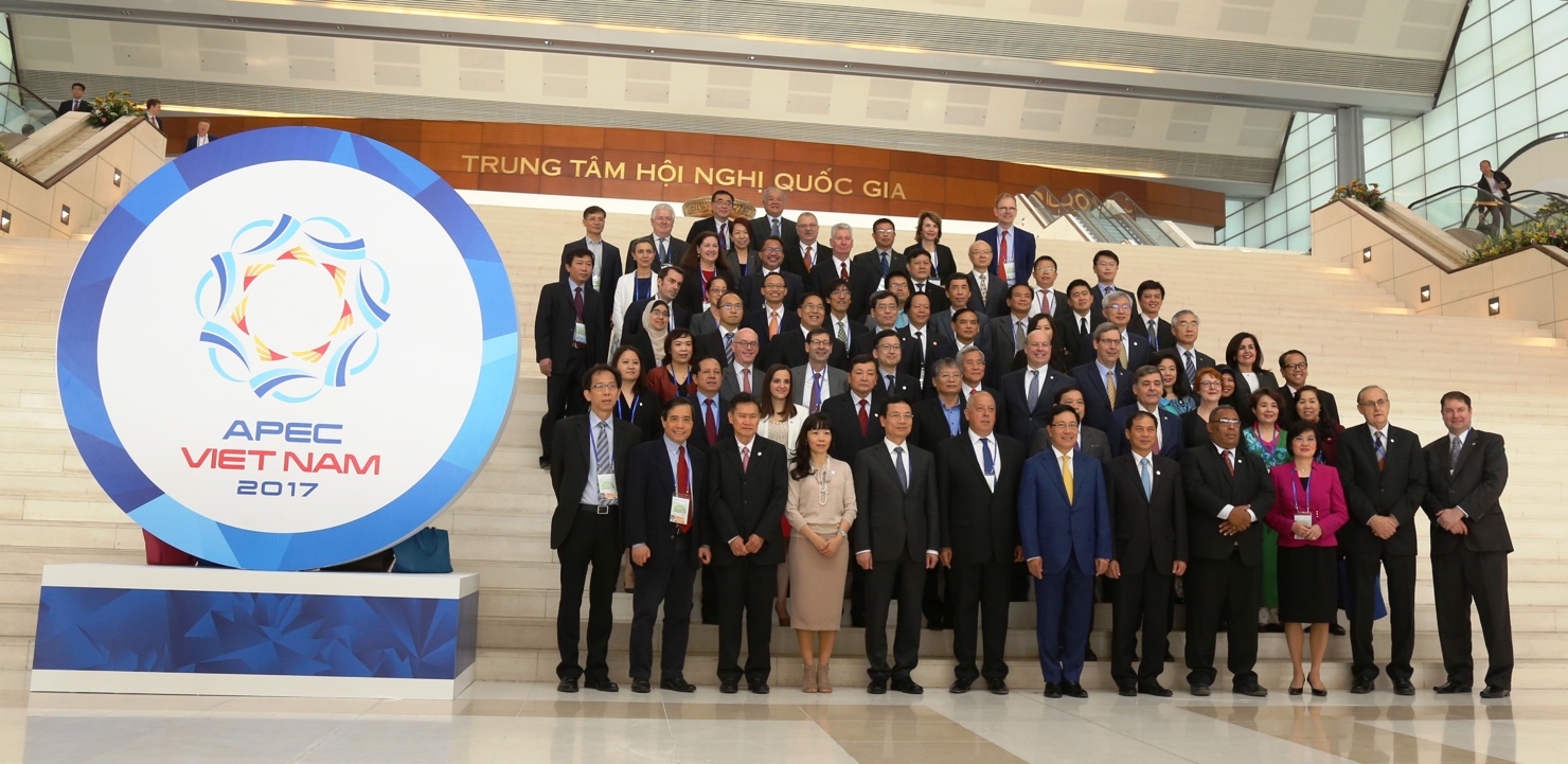 Đại biểu tham dự Hội thảo chụp ảnh lưu niệm. Nguồn: FinancePlus.vn