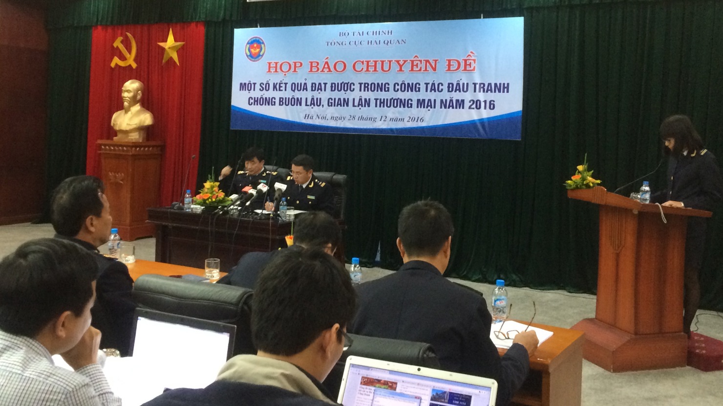 Toàn cảnh buổi họp báo chuyên đề do Tổng cục Hải quan tổ chức ngày 28/12/2016.