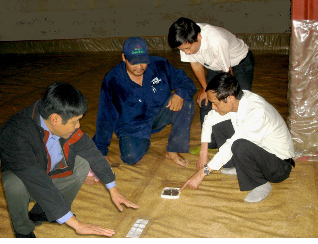 Tổng cục trưởng Tổng cục Dự trữ Nhà nước Phạm Phan Dũng trực tiếp kiểm tra chất lượng thóc tại Cục DTNN khu vực Đà Nẵng.