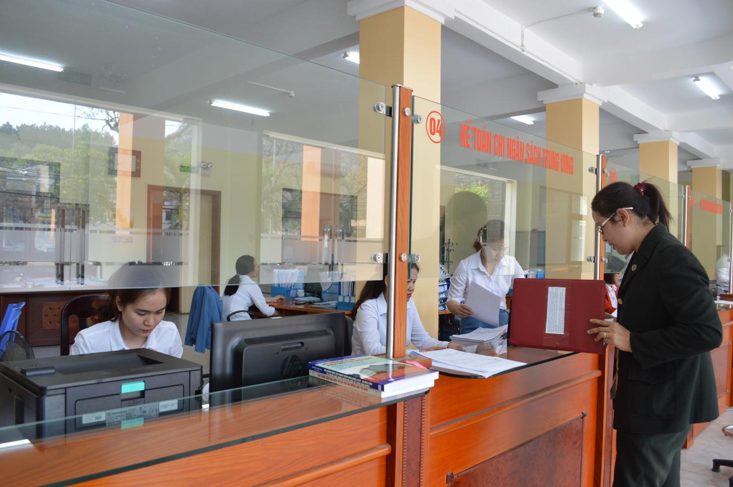Hoạt động nghiệp vụ tại Kho bạc Nhà nước Điện Biên.
