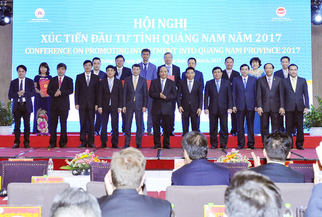 Chủ tịch HĐTV Agribank Trịnh Ngọc Khánh tham dự Hội nghị xúc tiến đầu tư tỉnh Quảng Nam năm 2017 và trao hợp đồng cấp tín dụng tài trợ vốn lưu động đối với Công ty Cổ phần Kính nổi Chu Lai.