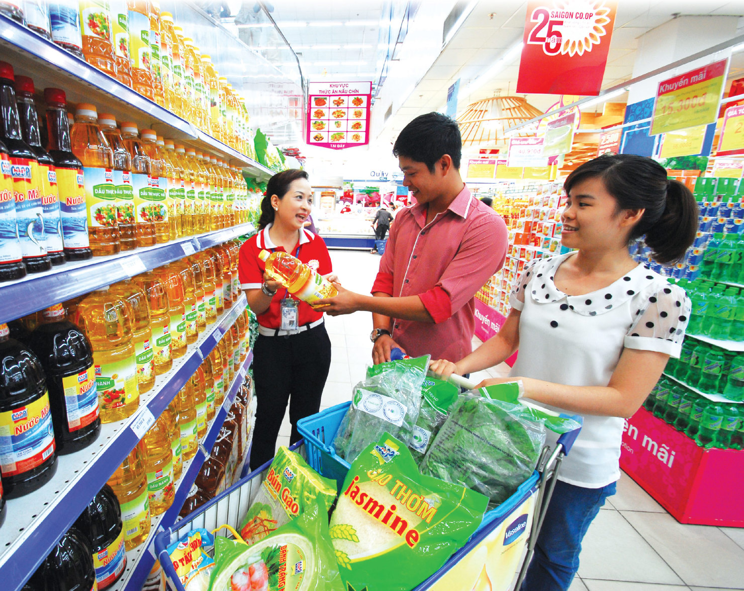 Gần 70% dân số thuộc độ tuổi lao động (16-60 tuổi), Việt Nam là thị trường lớn của ngành hàng tiêu dùng.