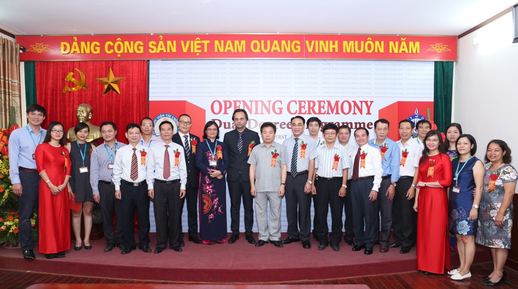 Khai giảng Khóa 1, Chương trình liên kết đào tạo cấp 2 Bằng Cử nhân tại Học viện Tài chính tháng 9/2016.