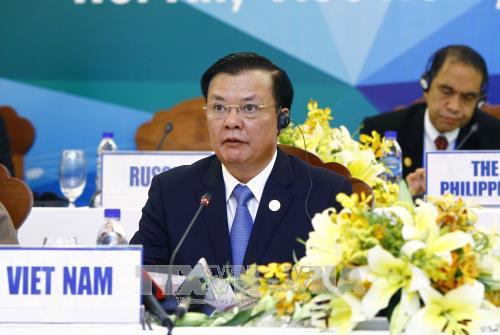 Bộ trưởng Bộ Tài chính Đinh Tiến Dũng, Chủ tịch FMM 2017 chủ trì Họp báo quốc tế về kết quả tiến trình Hội nghị Bộ trưởng Tài chính APEC 2017.