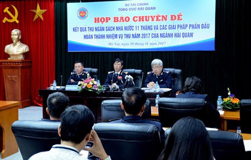 Toàn cảnh buổi Họp báo chuyên đề thông tin về kết quả thu NSNN 11 tháng và các giải pháp phấn đấu hoàn thành nhiệm vụ thu năm 2017 của ngành Hải quan, ngày 30/11/2017.