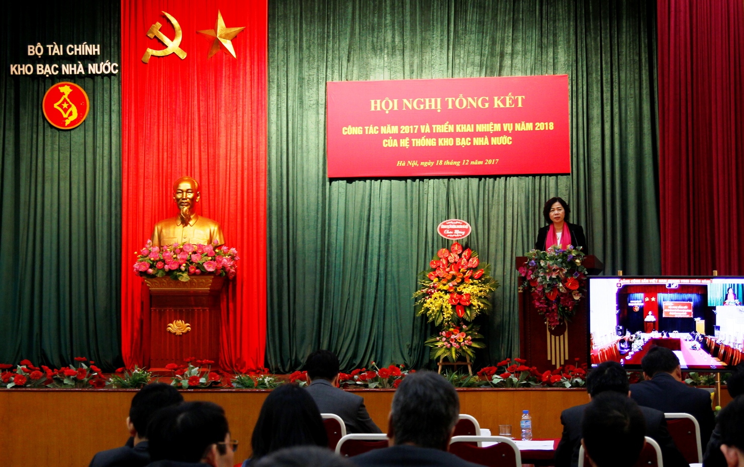 Thứ trưởng Bộ Tài chính Vũ Thị Mai phát biểu chỉ đạo tại Hội nghị Tổng kết công tác năm 2017 và triển khai nhiệm vụ năm 2018 của hệ thống Kho bạc Nhà nước (ngày 18/12/2017).