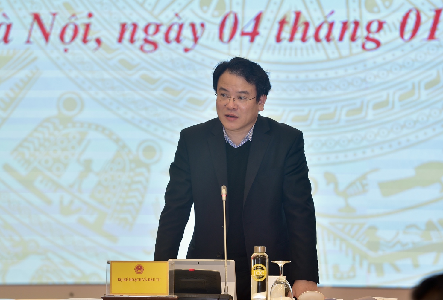 Thứ trưởng Bộ Kế hoạch và Đầu tư Trần Quốc Phương trả lời câu hỏi của báo chí (ngày 04/01/2021).