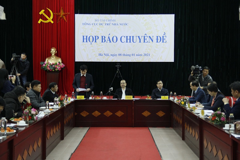 Quang cảnh Họp báo chuyên đề.
