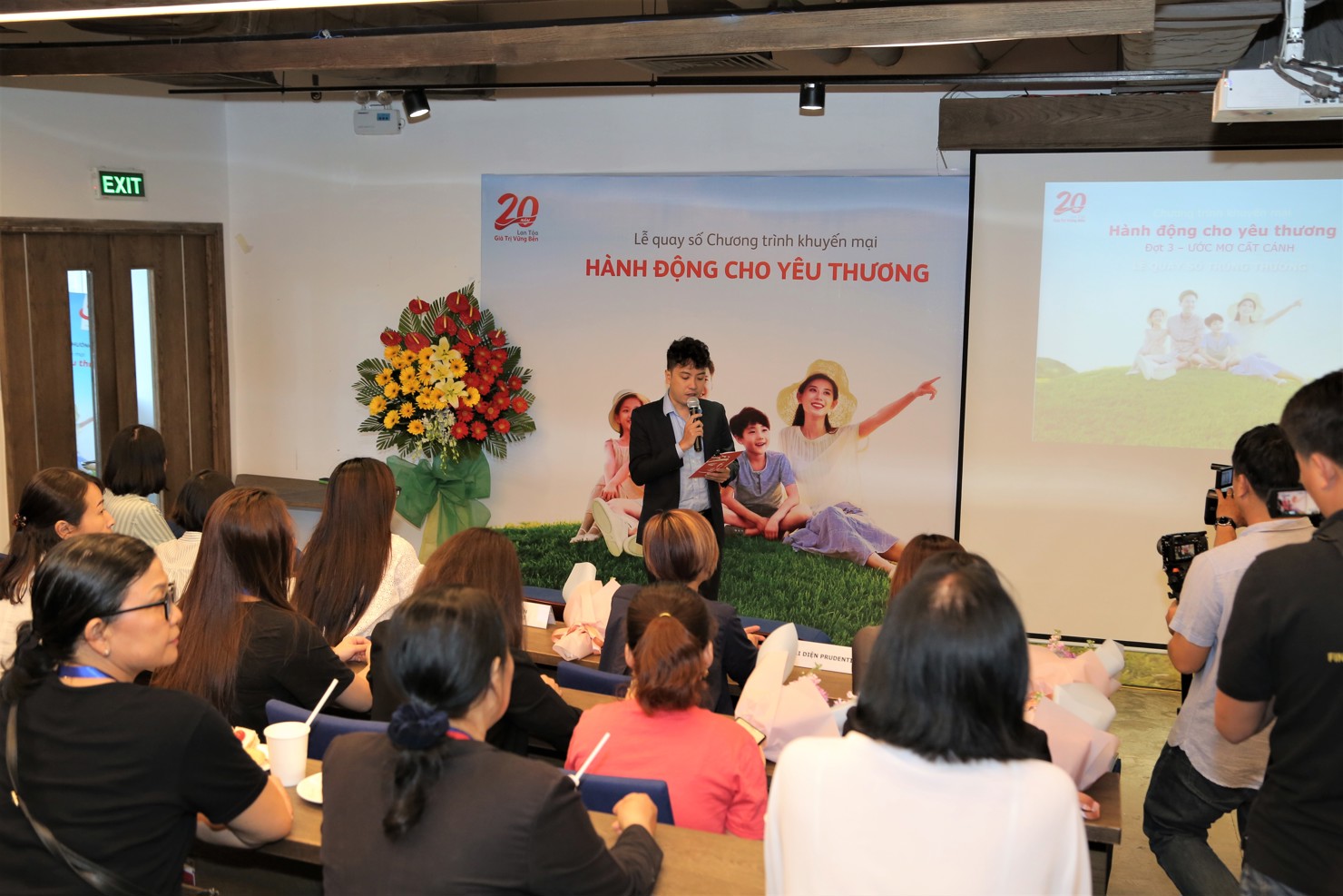 Prudential vừa tổ chức quay số trúng thưởng đợt 3 chương trình khuyến mãi "Hành động cho yêu thương".