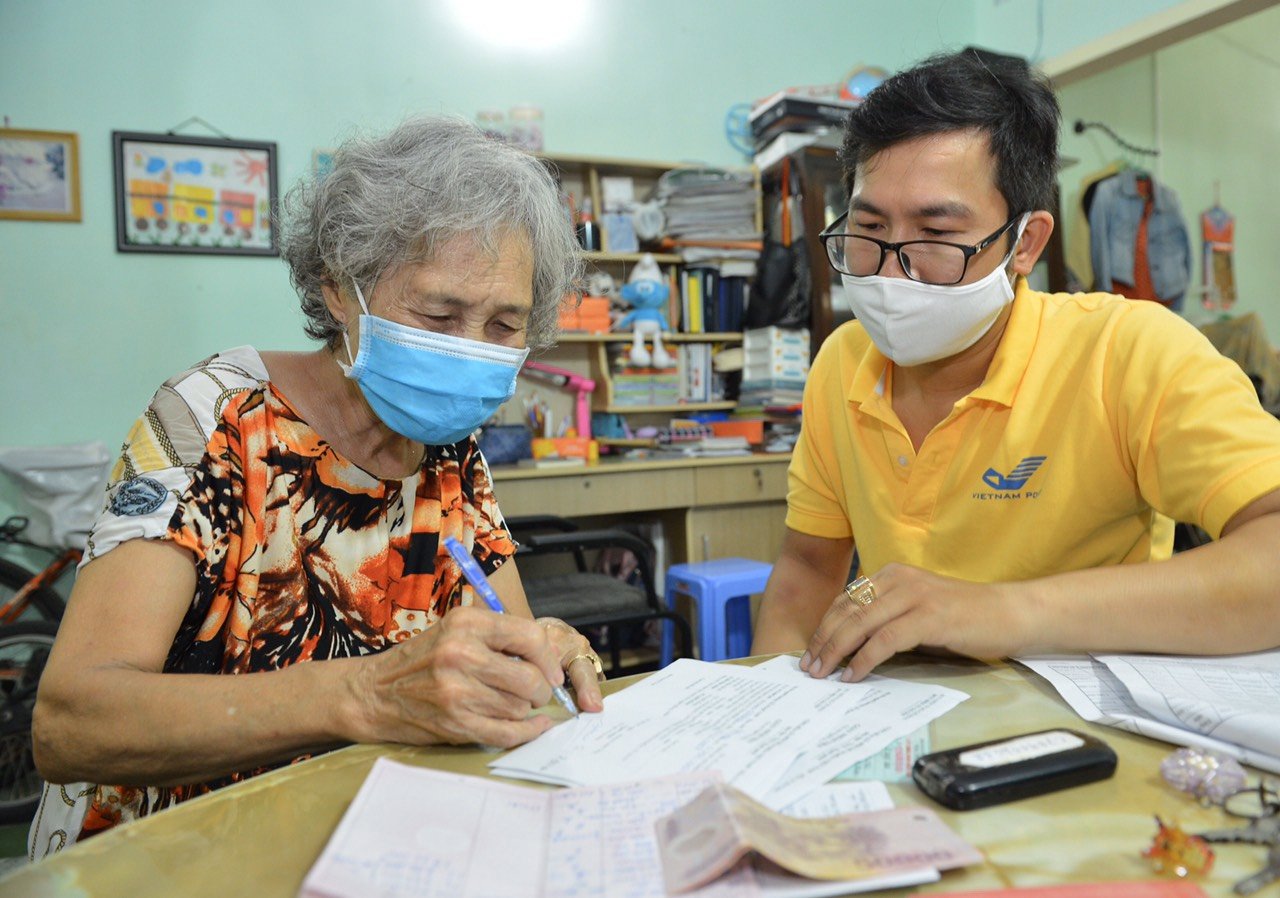 BHXH các tỉnh, thành phố đẩy mạnh tiếp nhận, giải quyết thủ tục hành chính qua dịch vụ công trực tuyến; giải quyết kịp thời, linh hoạt việc thu BHXH, bảo hiểm y tế, bảo hiểm thất nghiệp.