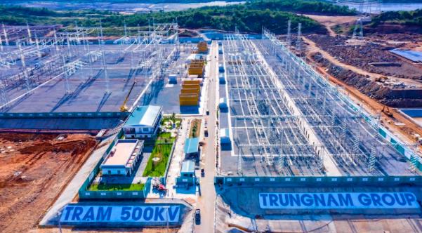 Một dự án điện mặt trời ở Ninh Thuận dù đã hoàn thành nhưng chưa đi vào sử dụng.