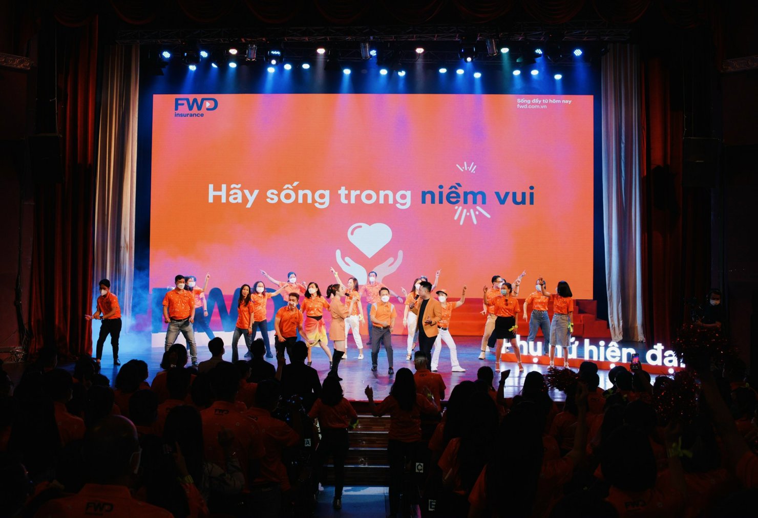 Ngo&agrave;i m&oacute;n qu&agrave; &ldquo;FWD Phụ nữ hiện đại&rdquo;, FWD c&ograve;n mang đến nhiều hoạt động th&uacute; vị, gi&uacute;p chị em phụ nữ lu&ocirc;n tự tin khoe vẻ đẹp, c&aacute; t&iacute;nh v&agrave; tự tin sống đầy.