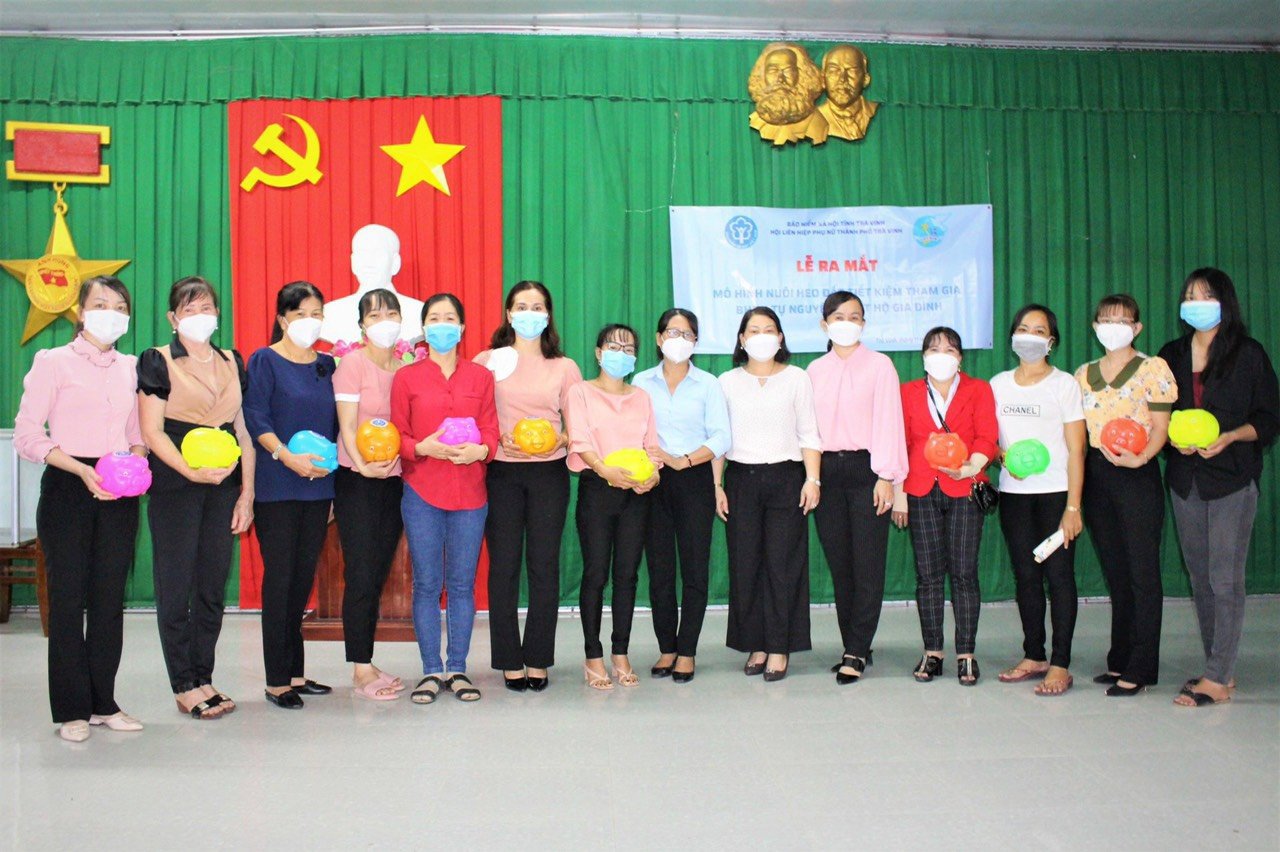 Lễ ra mắt “Mô hình nuôi heo đất tiết kiệm tham gia BHXH tự nguyện, BHYT hộ gia đình” trên địa bàn TP. Trà Vinh.