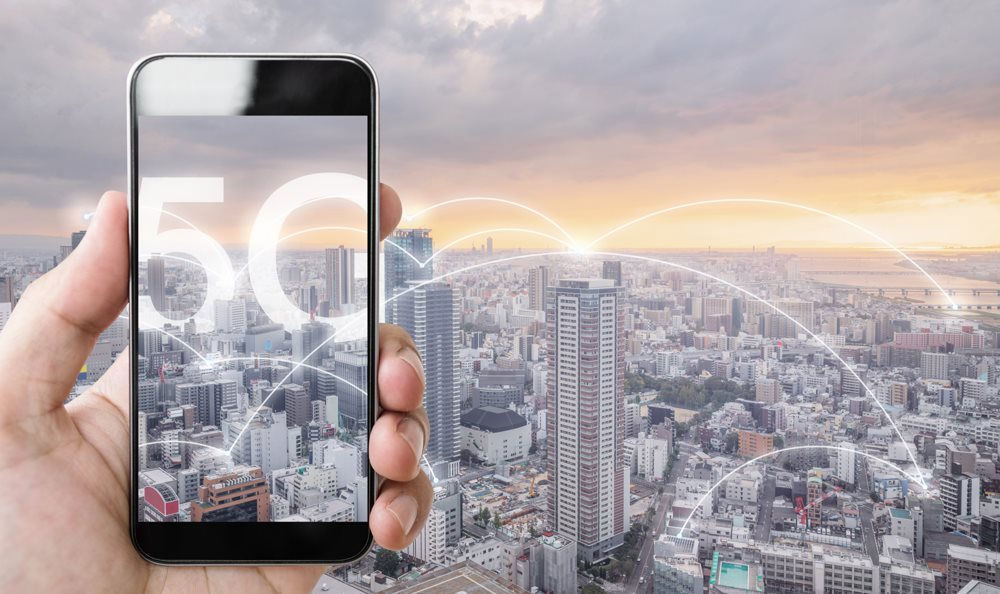 Trong tương lai, mạng 5G có thể loại bỏ gánh nặng cơ sở hạ tầng và cáp dư thừa cho các tòa nhà. Ảnh minh họa.