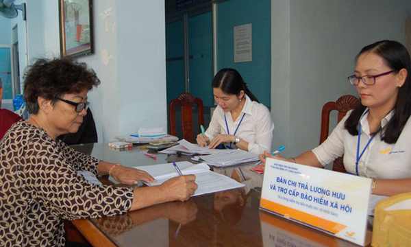 BHXH phối hợp với Bưu điện thực hiện chi trả tốt chế độ BHXH, bảo hiểm thất nghiệp cho người tham gia.