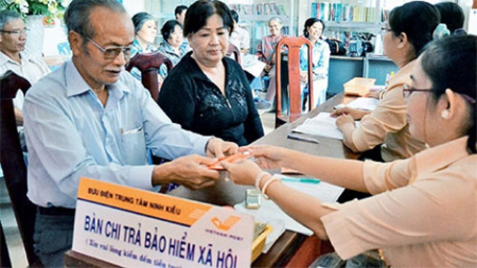 Người đang hưởng trợ cấp tai nạn lao động, bệnh nghề nghiệp hằng tháng sẽ được tăng lương hưu, trợ cấp BHXH từ ngày 01/01/2022.
