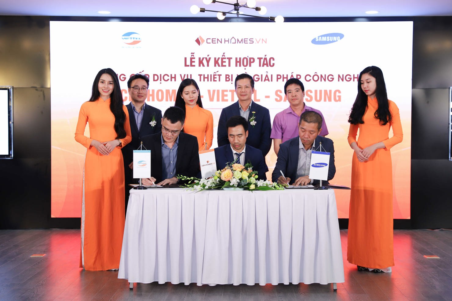 CenHomes – Viettel – Samsung chính thức ký kết hợp tác, trở thành đối tác chiến lược của nhau trong việc cung cấp dịch vụ, thiết bị và giải pháp công nghệ.