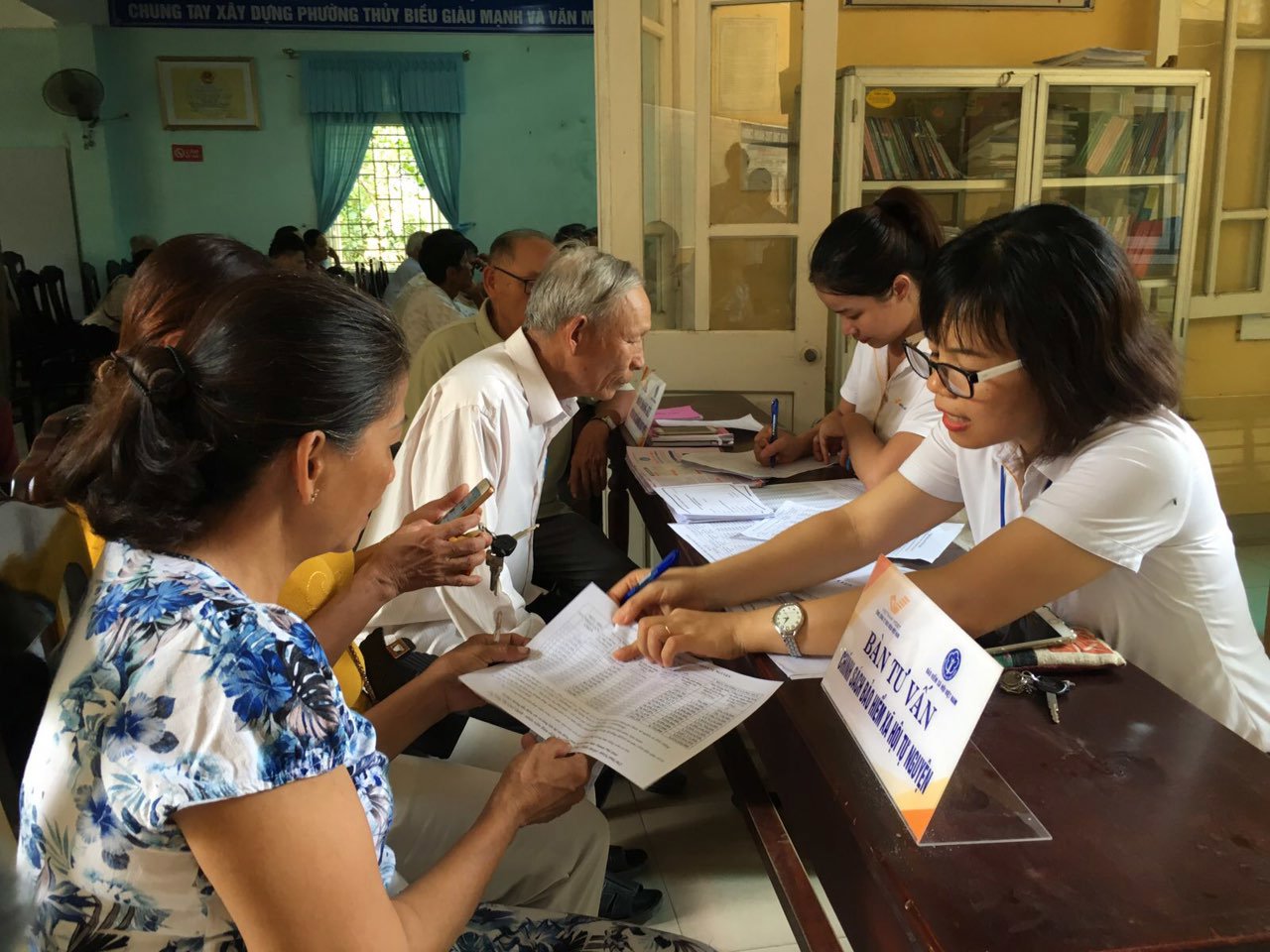 Cơ quan bưu điện thực hiện chi trả lương hưu tại các cơ sở bưu điện trong thời gian phòng chống dịch Covid-19 theo chỉ đạo của Chính phủ, Thủ tướng Chính phủ bắt đầu từ kỳ chi trả lương hưu, trợ cấp BHXH tháng 4/2020.