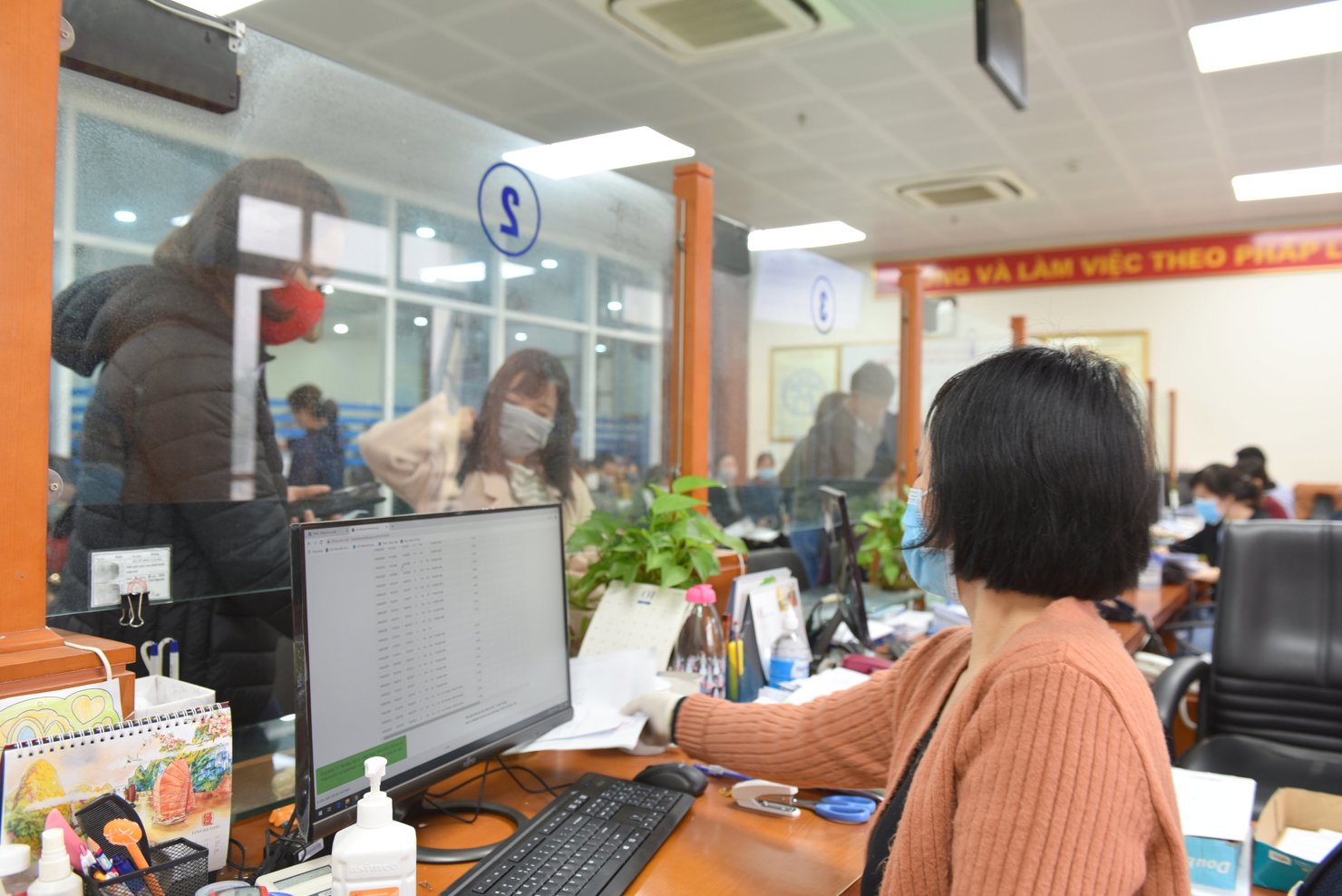 Việc tiếp nhận và trả kết quả giải quyết TTHC qua giao dịch điện tử, tổ chức, cá nhân không phải đi lại để thực hiện các giao dịch về BHXH, tránh được việc tiếp xúc xã hội trong thời gian Chính phủ đang khuyến nghị thực hiện cách ly xã hội.