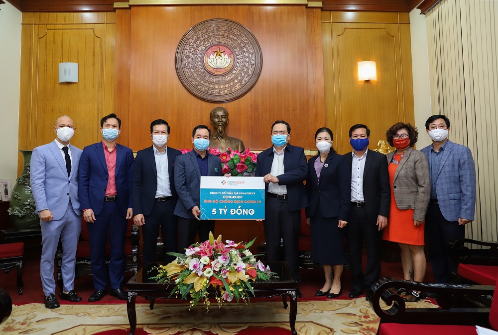 Tập đoàn CenGroup đã trao ủng hộ 5 tỷ đồng cho công tác phòng chống dịch Covid-19 thông qua Ủy ban Trung ương Mặt trận Tổ quốc Việt Nam.