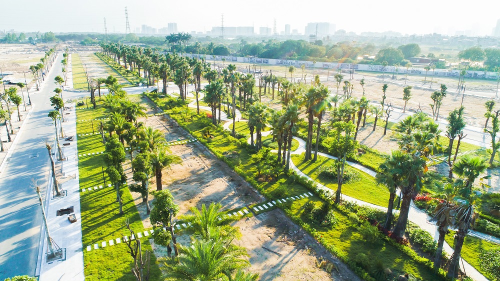 72 biệt thự song lập giai đoạn 2 hấp dẫn nhà đầu tư với mức giá chỉ từ 99 triệu đồng/m2. Trong ảnh là công viên trung tâm của Dự án.