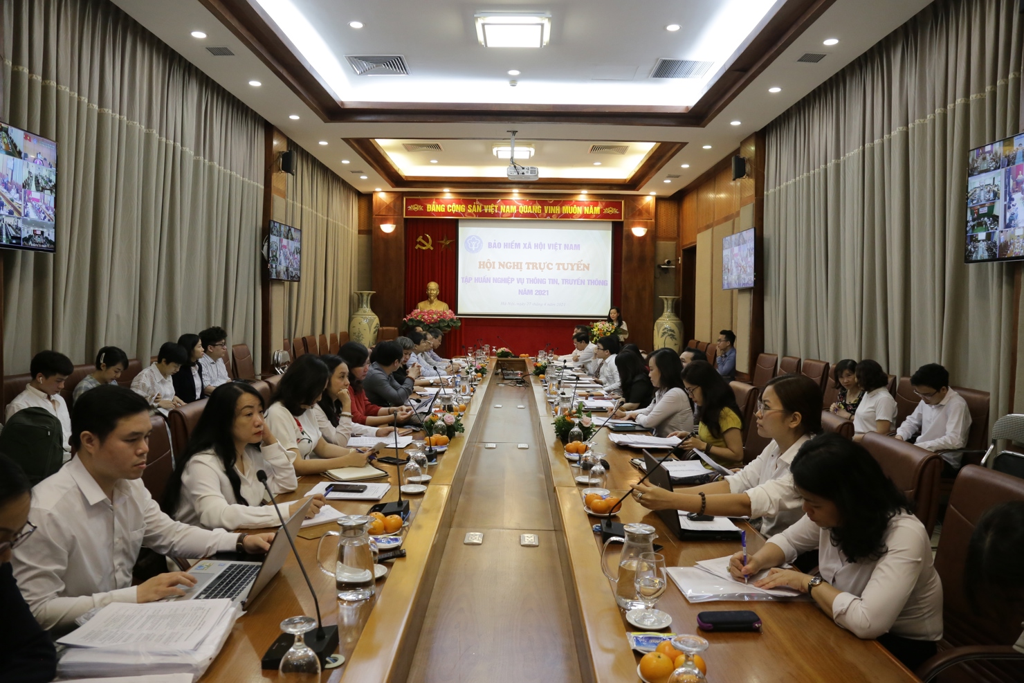 Toàn cảnh hội nghị trực tuyến tập huấn nghiệp vụ thông tin, truyền thông năm 2021 tại điểm cầu trụ sở cơ quan BHXH Việt Nam. Ảnh: BHXH Việt Nam.