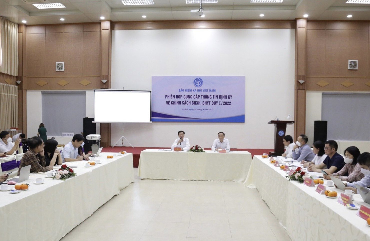Quang cảnh hội nghị cung cấp thông tin định kỳ về chính sách BHXH, BHYT quý I/2022 (chiều ngày 28/4/2022).