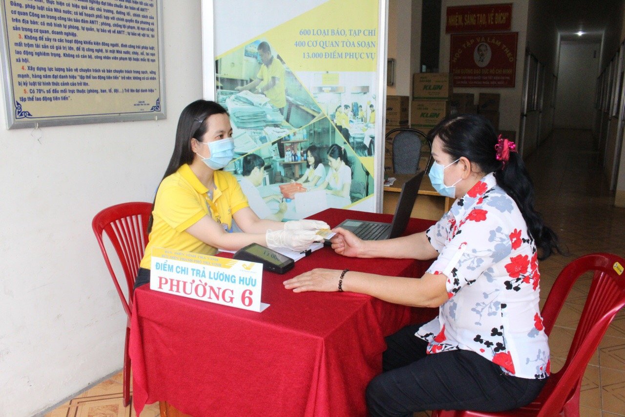 Điểm chi trả lương hưu cho người hưởng chế độ hưu trí. Nguồn: BHXH tỉnh Trà Vinh.