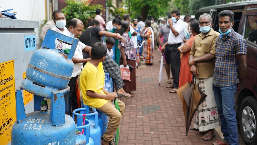 Sri Lanka rơi vào tình trạng vỡ nợ lần đầu tiên trong lịch sử. 