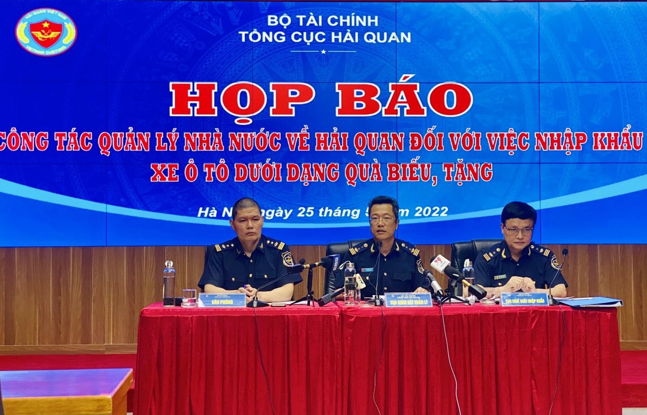 Tổng cục Hải quan tổ chức Họp báo về công tác quản lý nhà nước về hải quan đối với việc nhập khẩu xe ô tô dưới dạng quà biếu, tặng.