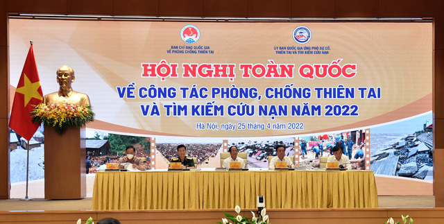 Phó Thủ tướng Lê Văn Thành, Trưởng Ban Chỉ đạo quốc gia về PCTT, Chủ tịch Uỷ ban quốc gia Ứng phó sự cố thiên tai và TKCN chủ trì Hội nghị - Ảnh: VGP/Đức Tuân.