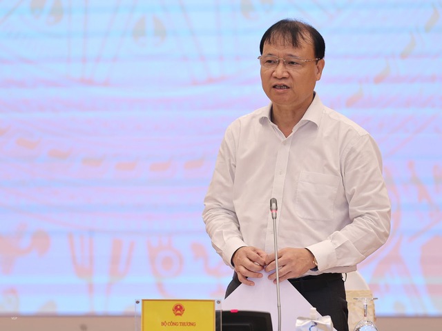 Thứ trưởng Bộ C&ocirc;ng Thương Đỗ Thắng Hải: Mức tăng gi&aacute; xăng, dầu của Việt Nam thấp hơn mức tăng của thế giới.&nbsp;Ảnh: VGP/Nhật Bắc.